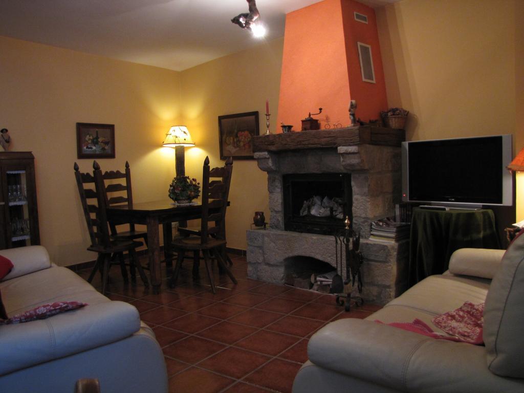 Hostal Rural Huartearena Iza Eksteriør bilde
